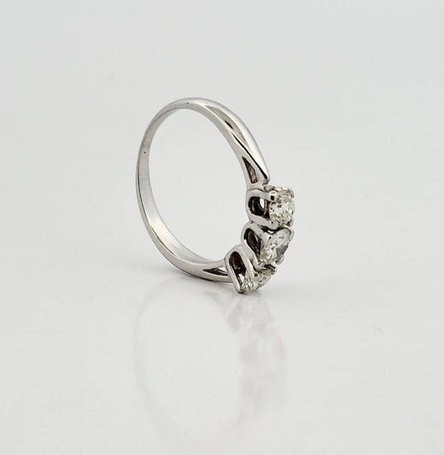Bague 53 Alliance trilogie vintage en or blanc 18 carats et diamants 58 Facettes