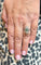 Bague 54 Bague marquise ancienne en or blanc 18 carats, diamants et émeraude 58 Facettes