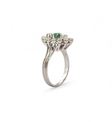 Bague 54 Bague marquise ancienne en or blanc 18 carats, diamants et émeraude 58 Facettes