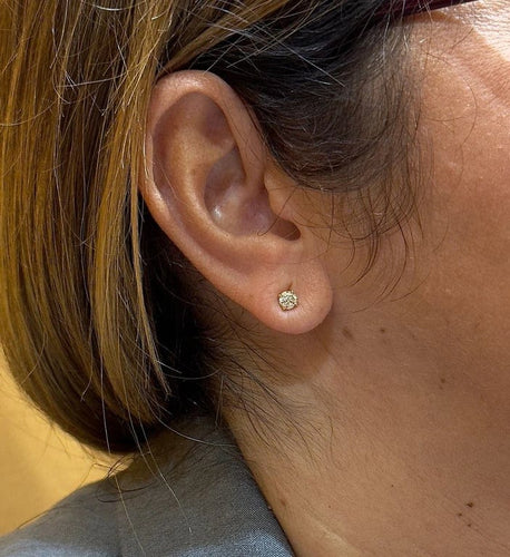 Boucles d'oreilles Puces d’oreilles en or jaune 18 carats et diamants 58 Facettes