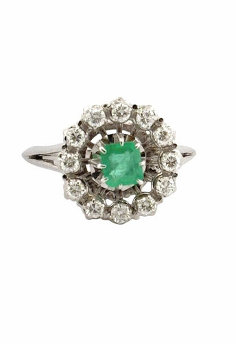 Bague 55 Bague ancienne en or blanc, diamants et émeraude 58 Facettes