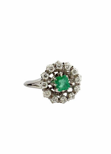 Bague 55 Bague ancienne en or blanc, diamants et émeraude 58 Facettes