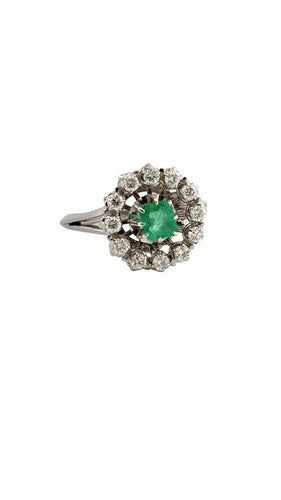 Bague 55 Bague ancienne en or blanc, diamants et émeraude 58 Facettes