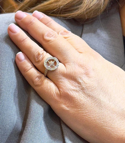 Bague 52 Bague ancienne en or blanc 18 carats avec diamants 58 Facettes