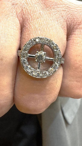 Bague 52 Bague ancienne en or blanc 18 carats avec diamants 58 Facettes