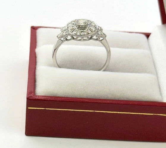 Bague 53 Bague Art déco en or blanc 18 carats et diamants 58 Facettes