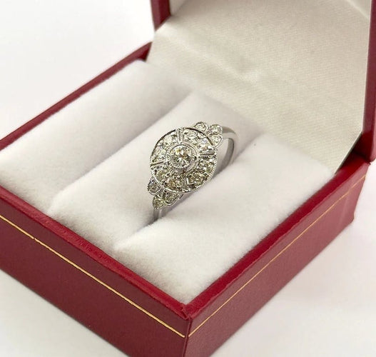 Bague 53 Bague Art déco en or blanc 18 carats et diamants 58 Facettes
