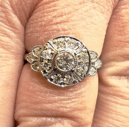 Bague 53 Bague Art déco en or blanc 18 carats et diamants 58 Facettes