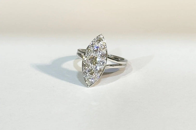 Bague 50 Bague marquise ancienne en or blanc et diamants 58 Facettes