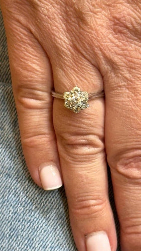 Bague 56 Bague marguerite en or blanc 18 carats et diamants 58 Facettes