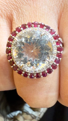 Bague 55 Bague en or blanc 18 carats avec aigue-marine, diamants et rubis 58 Facettes