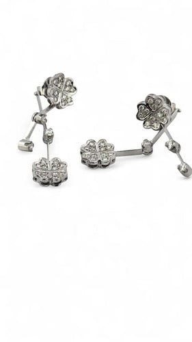Boucles d'oreilles Boucles d’oreilles trèfles en or blanc 18 carats et diamants 58 Facettes