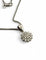 Collier Collier chaîne et pendentif fleur en or blanc 18 carats et diamants 58 Facettes