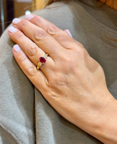 Bague 55 Bague solitaire en or jaune 18 carats avec rubis et diamants 58 Facettes