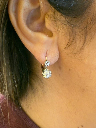 Boucles d'oreilles Dormeuses anciennes en or jaune et gris 18 carats et diamants 58 Facettes