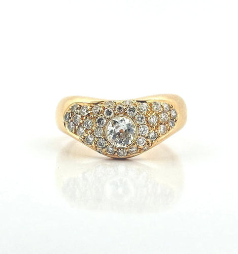 Bague 56 Bague ondulée en or jaune et diamants 58 Facettes