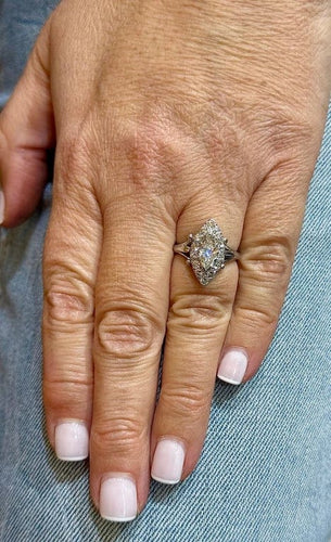 Bague 49 Bague marquise ancienne en or blanc 18 carats et diamants 58 Facettes