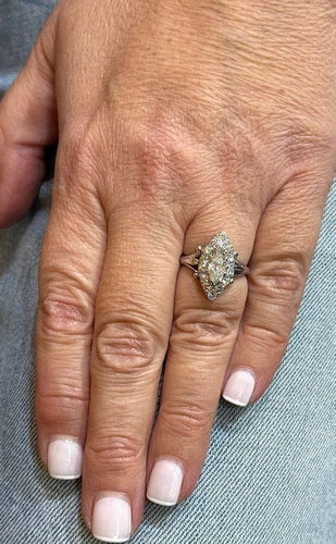 Bague 49 Bague marquise ancienne en or blanc 18 carats et diamants 58 Facettes