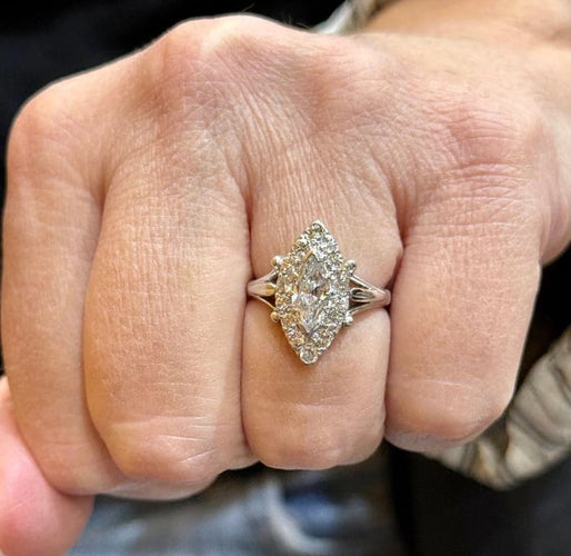 Bague 49 Bague marquise ancienne en or blanc 18 carats et diamants 58 Facettes