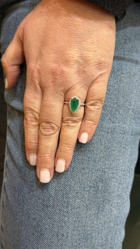 Bague 52 Bague en or blanc 18 carats avec émeraude et diamants 58 Facettes