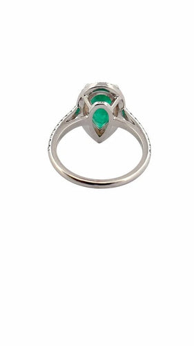 Bague 52 Bague en or blanc 18 carats avec émeraude et diamants 58 Facettes
