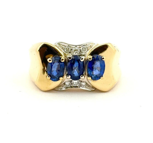 Bague 60 Bague chevalière en or 18 carats, saphirs et diamants 58 Facettes