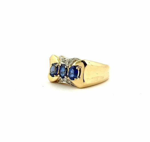 Bague 60 Bague chevalière en or 18 carats, saphirs et diamants 58 Facettes