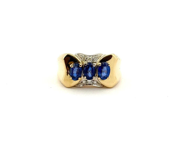 Bague 60 Bague chevalière en or 18 carats, saphirs et diamants 58 Facettes