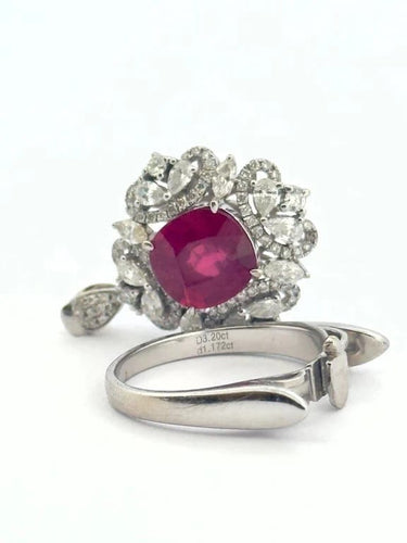 Pendentif Bague transformable en pendentif en or blanc 18 carats rubis et diamants 58 Facettes