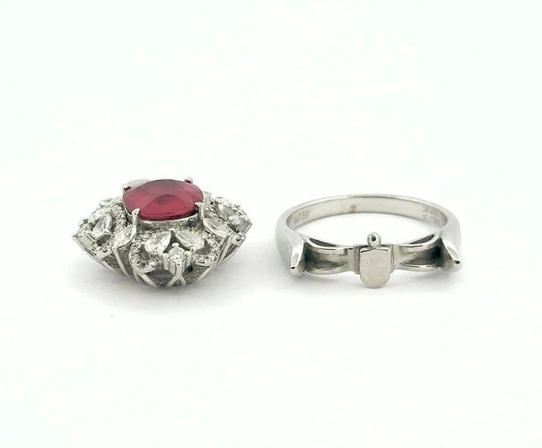 Pendentif Bague transformable en pendentif en or blanc 18 carats rubis et diamants 58 Facettes