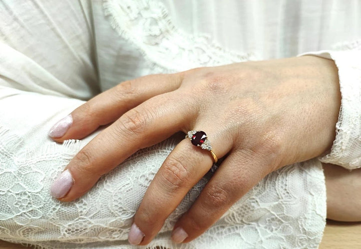 Bague 55 Bague rubis et diamants en or jaune 18K 58 Facettes Bag.Ov.6Dt.FA35R