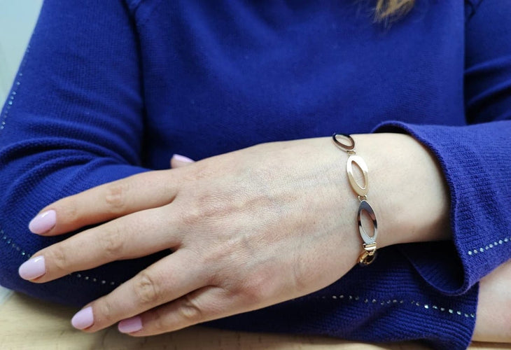 Bracelet Bracelet style années 70 en or jaune et blanc 18K 58 Facettes Bra.ans70-1123-3