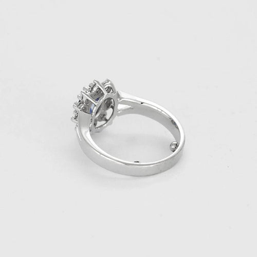 Bague 47 Bague marguerite en or gris 18k, saphir ovale et diamants 58 Facettes DADB-05