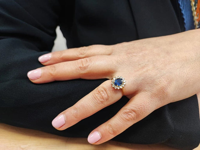 Bague 53.5 Bague marguerite entourage en or jaune 18K, saphir et diamants 58 Facettes Bag.marg.S-1767