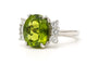 Bague 56 Bague contemporaine en or blanc 18 carats, péridot et diamants 0,66 ct 58 Facettes 23249