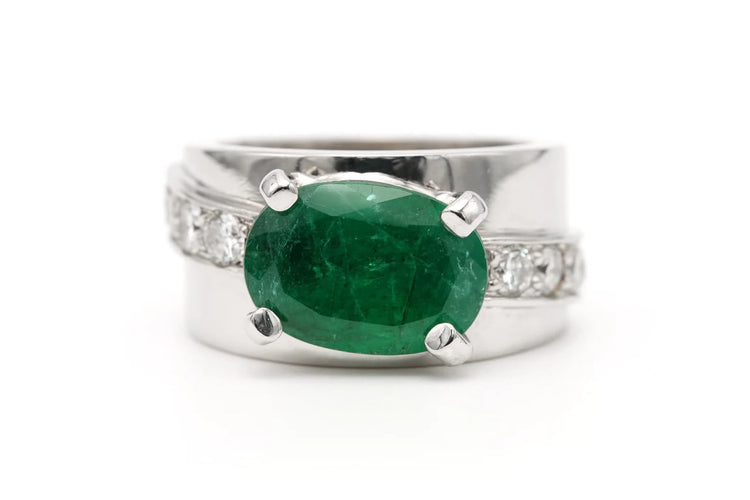 Bague 57 Bague contemporaine en or blanc 18 carats avec émeraude et diamants 58 Facettes 23248