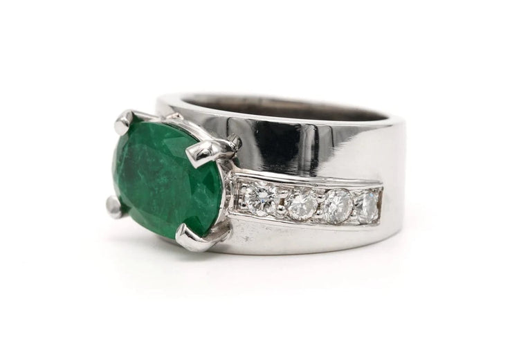 Bague 57 Bague contemporaine en or blanc 18 carats avec émeraude et diamants 58 Facettes 23248