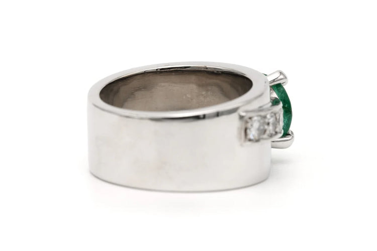 Bague 57 Bague contemporaine en or blanc 18 carats avec émeraude et diamants 58 Facettes 23248