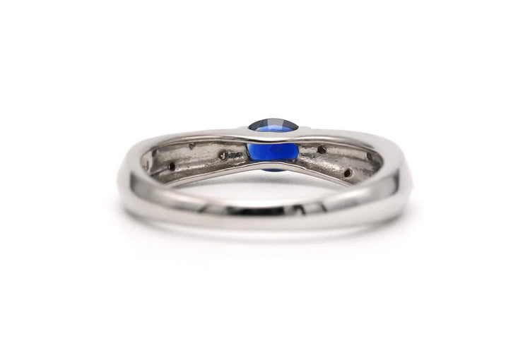 Bague 54 Bague contemporaine en or blanc 18 carats avec saphir et diamants 58 Facettes 23175