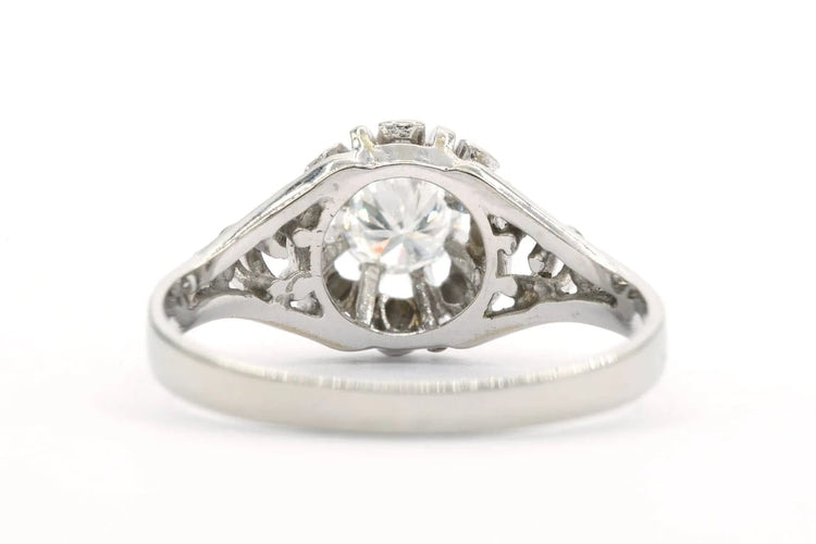 Bague 54 Bague contemporaine sertie d’un diamant taille brillant en or blanc 18 carats 58 Facettes B423