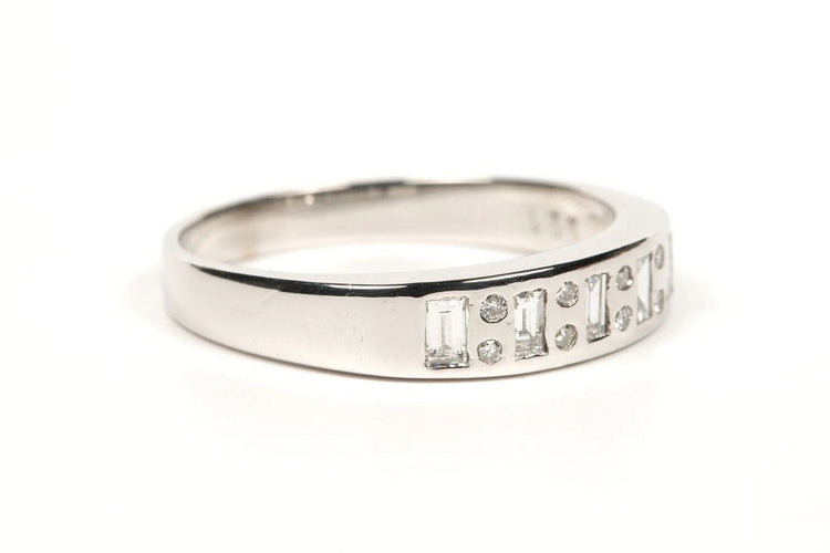 Bague 56 Alliance demi-américaine - Bague en or blanc 18 carats et diamants 58 Facettes 19361