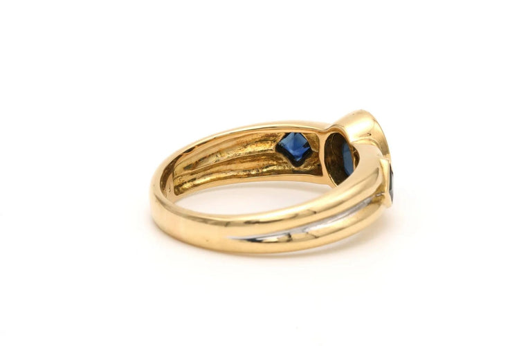 Bague 57 Bague années 70 en or jaune et blanc 18 carats sertie de saphirs 58 Facettes B483