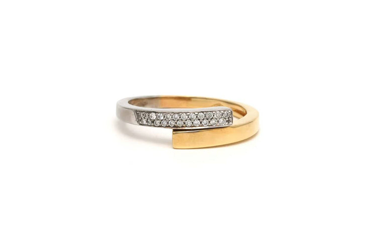 Bague 60 Bague contemporaine en or jaune et blanc 18 carats sertie de diamants 58 Facettes 21647