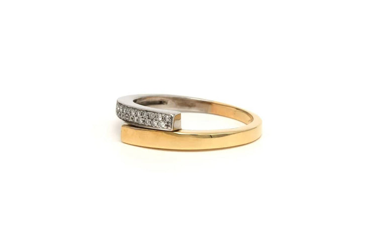 Bague 60 Bague contemporaine en or jaune et blanc 18 carats sertie de diamants 58 Facettes 21647