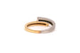 Bague 60 Bague contemporaine en or jaune et blanc 18 carats sertie de diamants 58 Facettes 21647