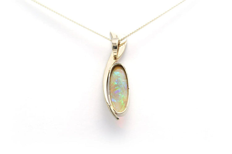Pendentif Pendentif années 70 en or jaune 18 carats serti d’une opale 58 Facettes 20173
