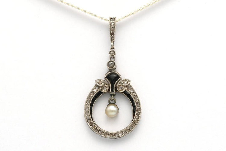 Pendentif Pendentif Art déco en or blanc 18 carats, onyx, diamants et perle 58 Facettes B525