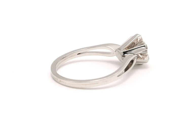 Bague 56 Bague années 80 en or blanc 18 carats sertie d’un diamant 0,65 ct 58 Facettes 18428