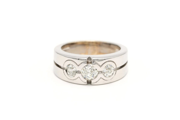 Bague 53 Bague années 50 en or blanc 18 carats et diamants taille brillant 0,64 ct 58 Facettes 19335