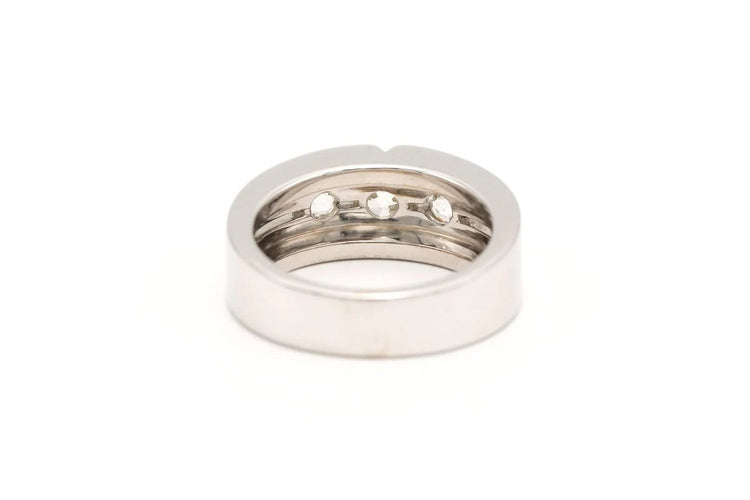 Bague 53 Bague années 50 en or blanc 18 carats et diamants taille brillant 0,64 ct 58 Facettes 19335
